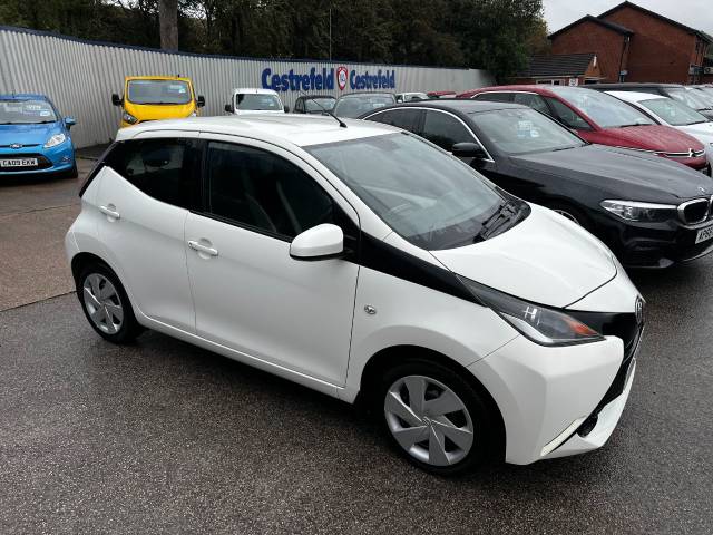 Toyota Aygo 1.0 VVT-i X-Play 5dr Hatchback Petrol White
